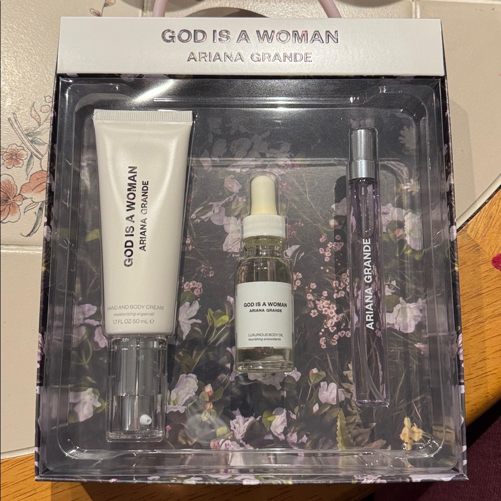 ARIANA GRANDE- GOD IS A WOMAN SET - HARD TO FIND~